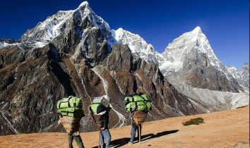 Cholatse Peak