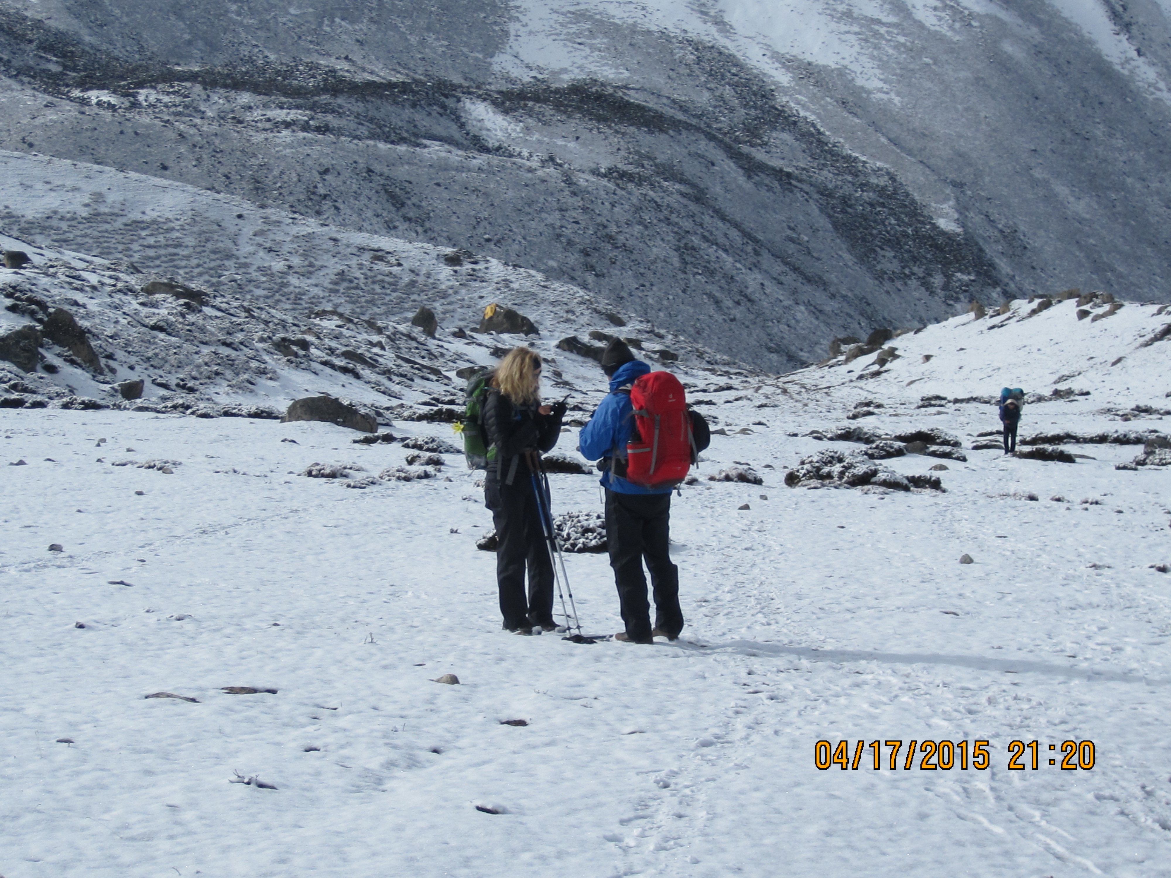 Makalu Sherpani Col & Amphu Laptsha Pass Trek